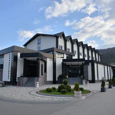 איווניצה Hotel Prezident מראה חיצוני תמונה