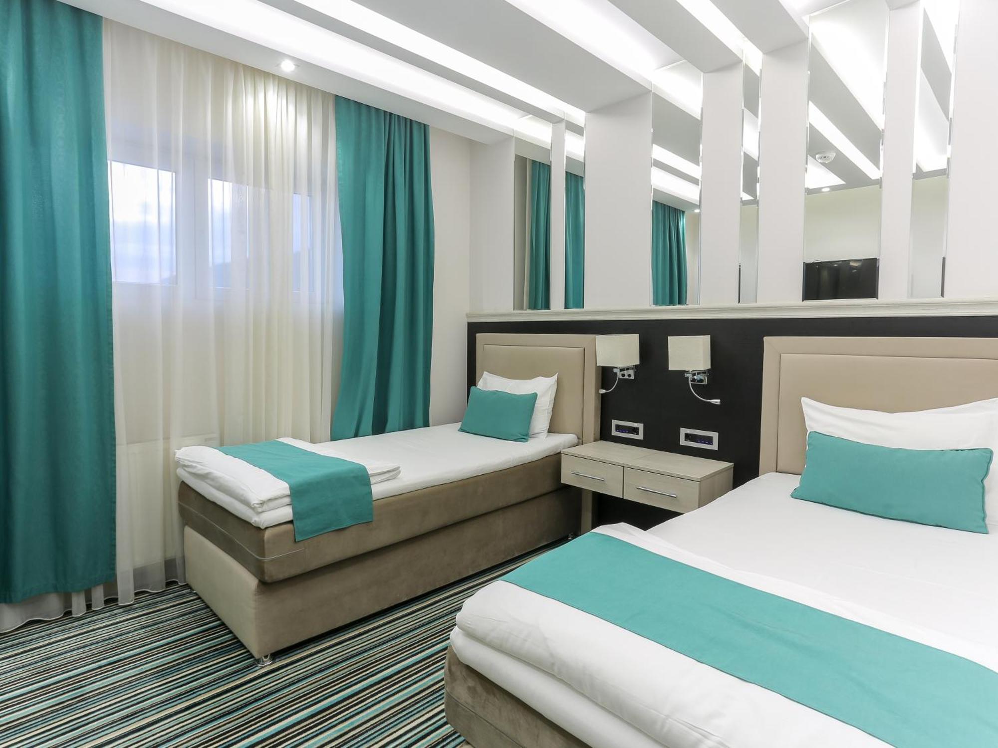 איווניצה Hotel Prezident מראה חיצוני תמונה