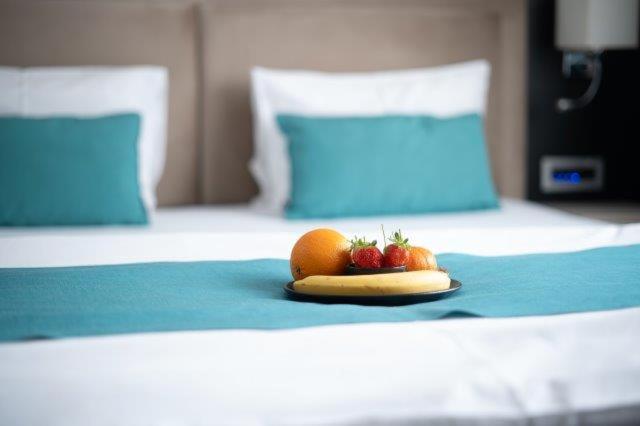 איווניצה Hotel Prezident מראה חיצוני תמונה