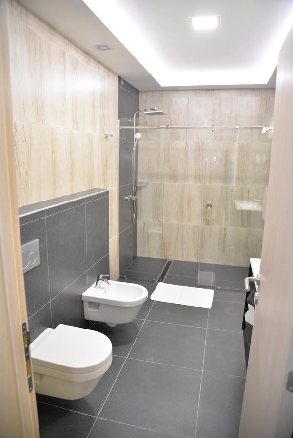 איווניצה Hotel Prezident מראה חיצוני תמונה