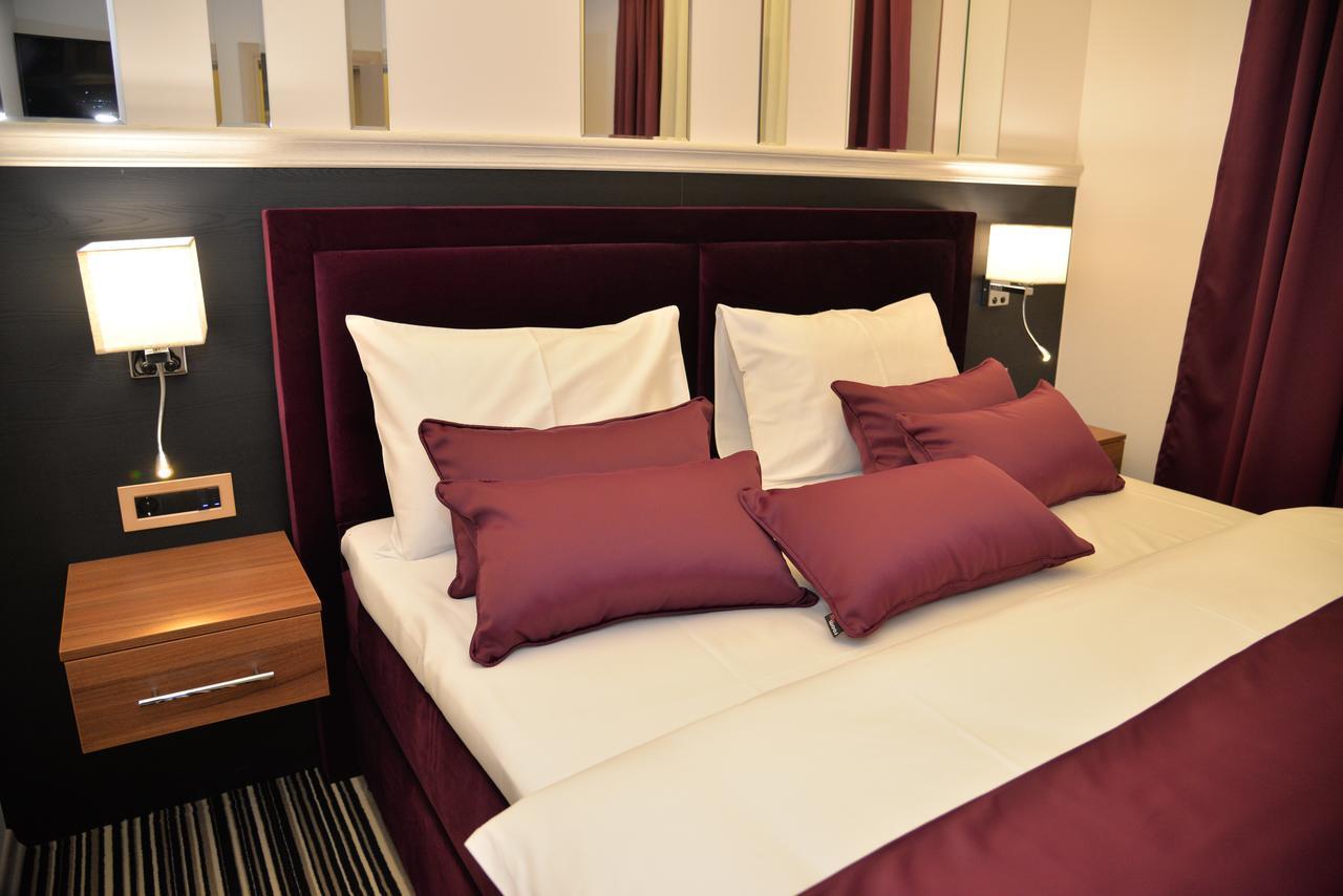 איווניצה Hotel Prezident מראה חיצוני תמונה
