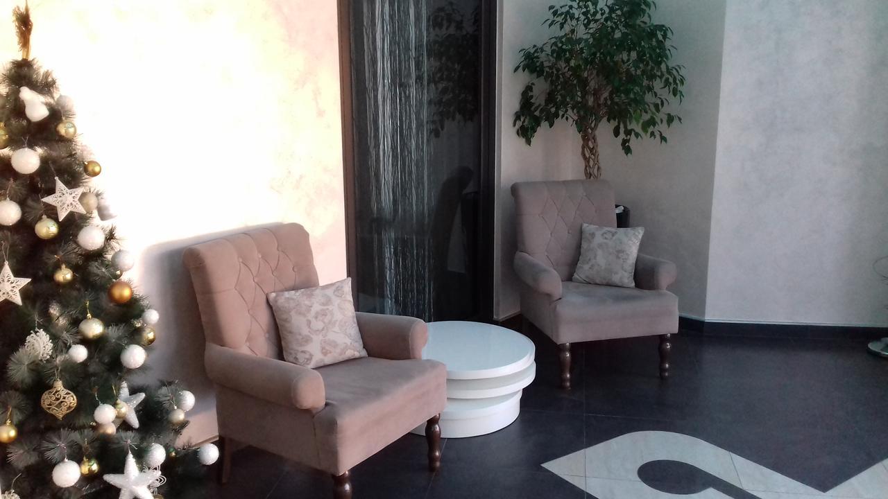 איווניצה Hotel Prezident מראה חיצוני תמונה