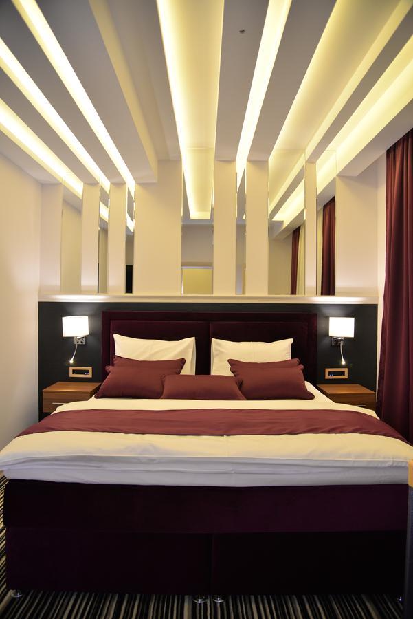 איווניצה Hotel Prezident מראה חיצוני תמונה