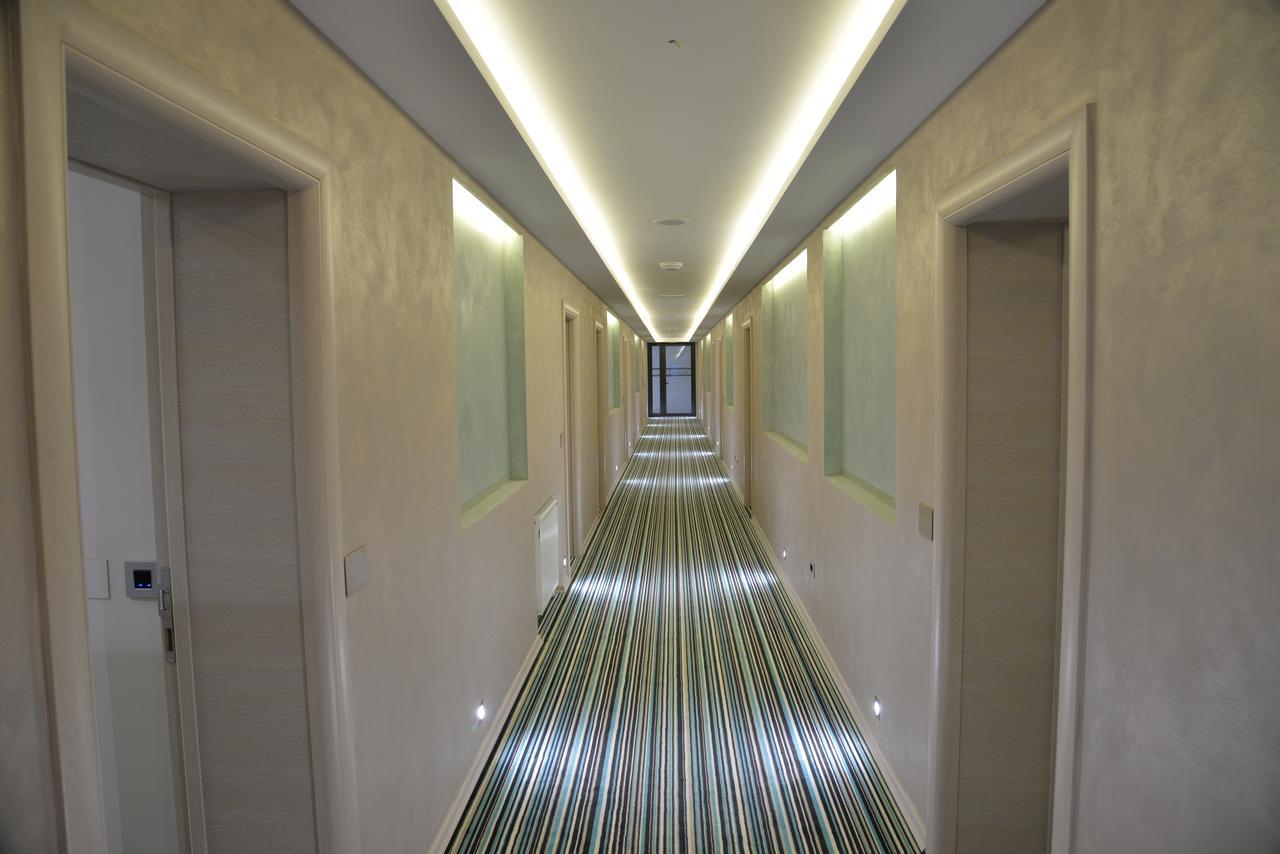 איווניצה Hotel Prezident מראה חיצוני תמונה