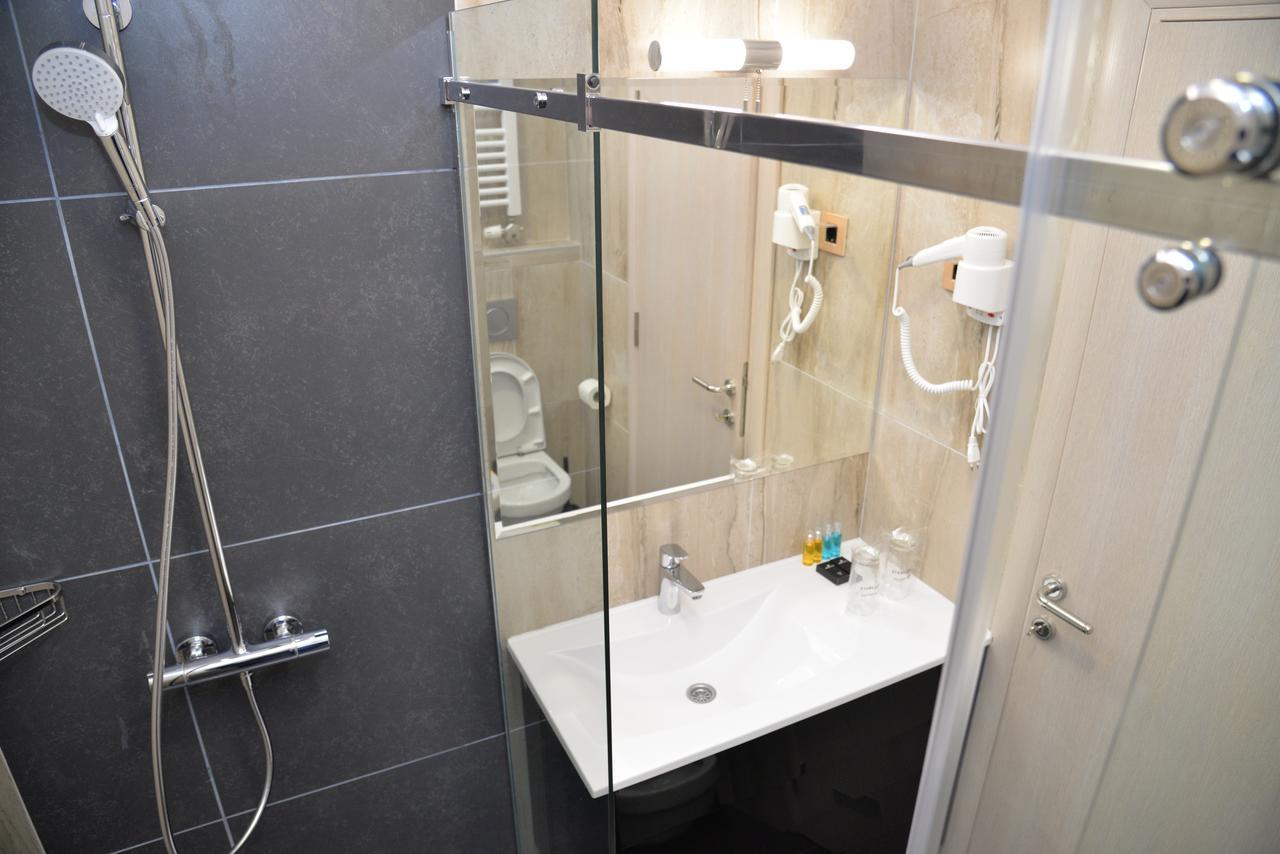 איווניצה Hotel Prezident מראה חיצוני תמונה